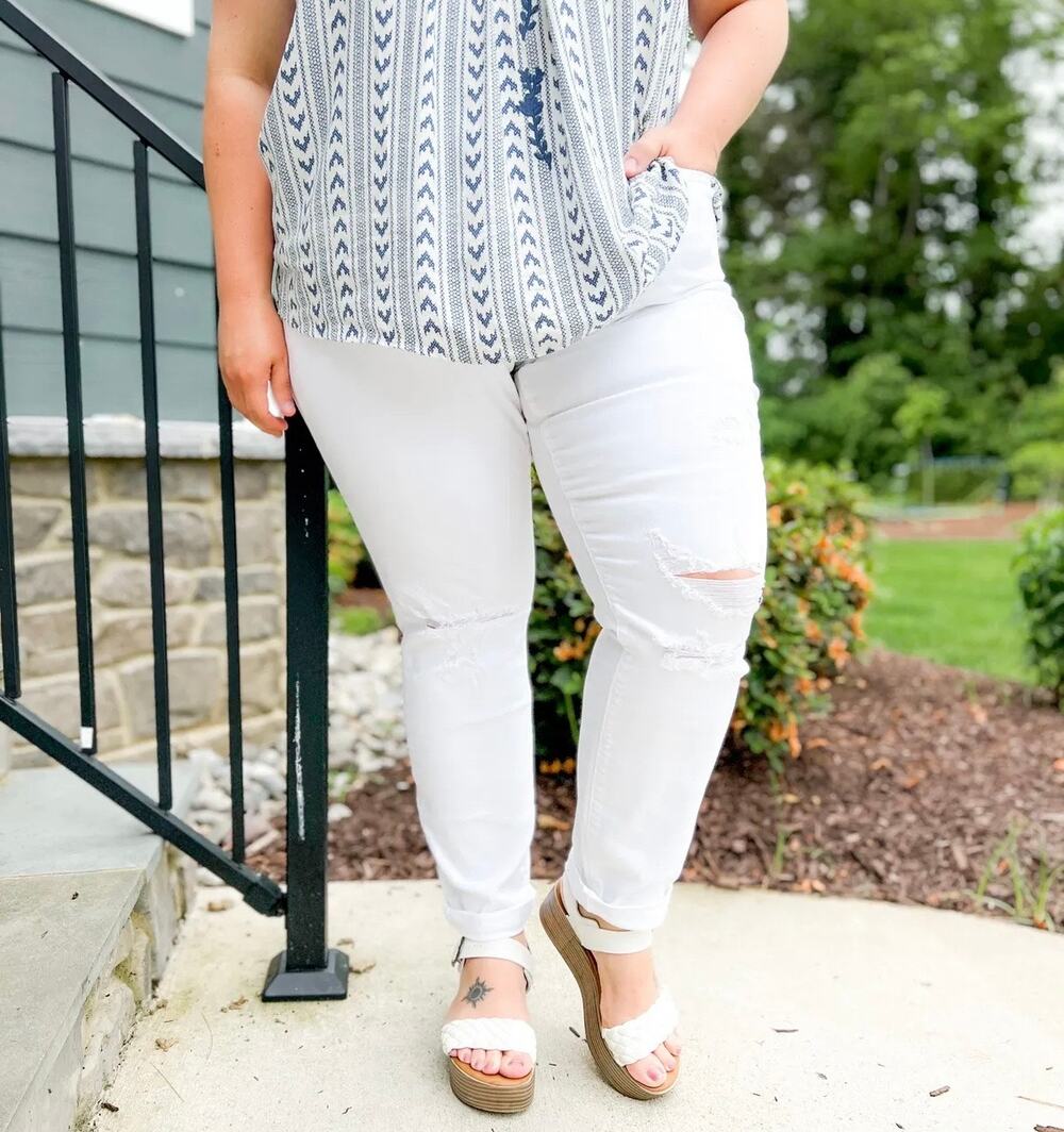 JUDY BLUE Mid Rise Boyfriend Jeans Distressed White 31